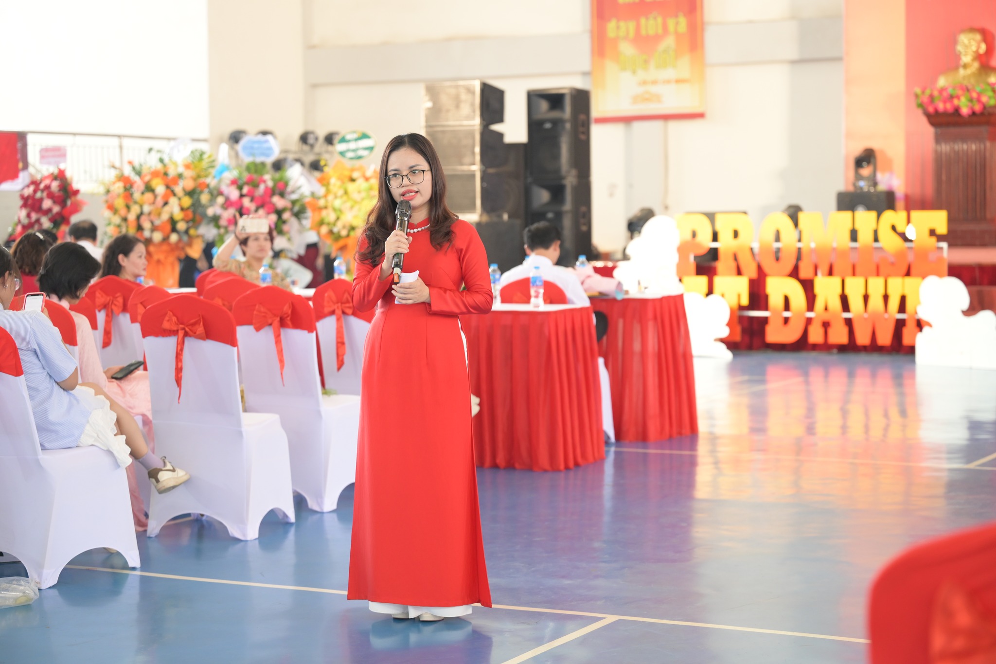 Nhấn để phóng to